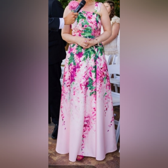 Marchesa notte 💓 Gorgeous DRESS 😍 size M.one Time Used For My Daughter's Wedi - Picture 2 of 3